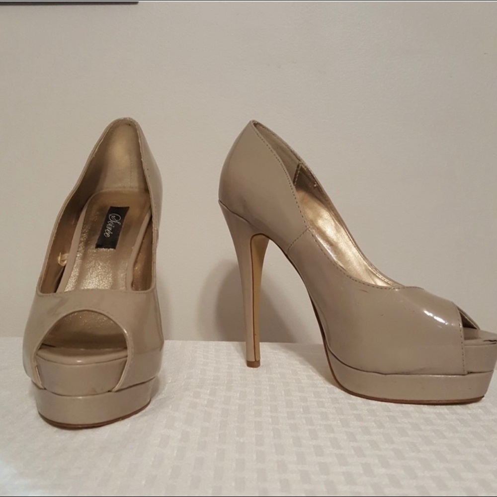 High heel pumps - Picture 2 of 3